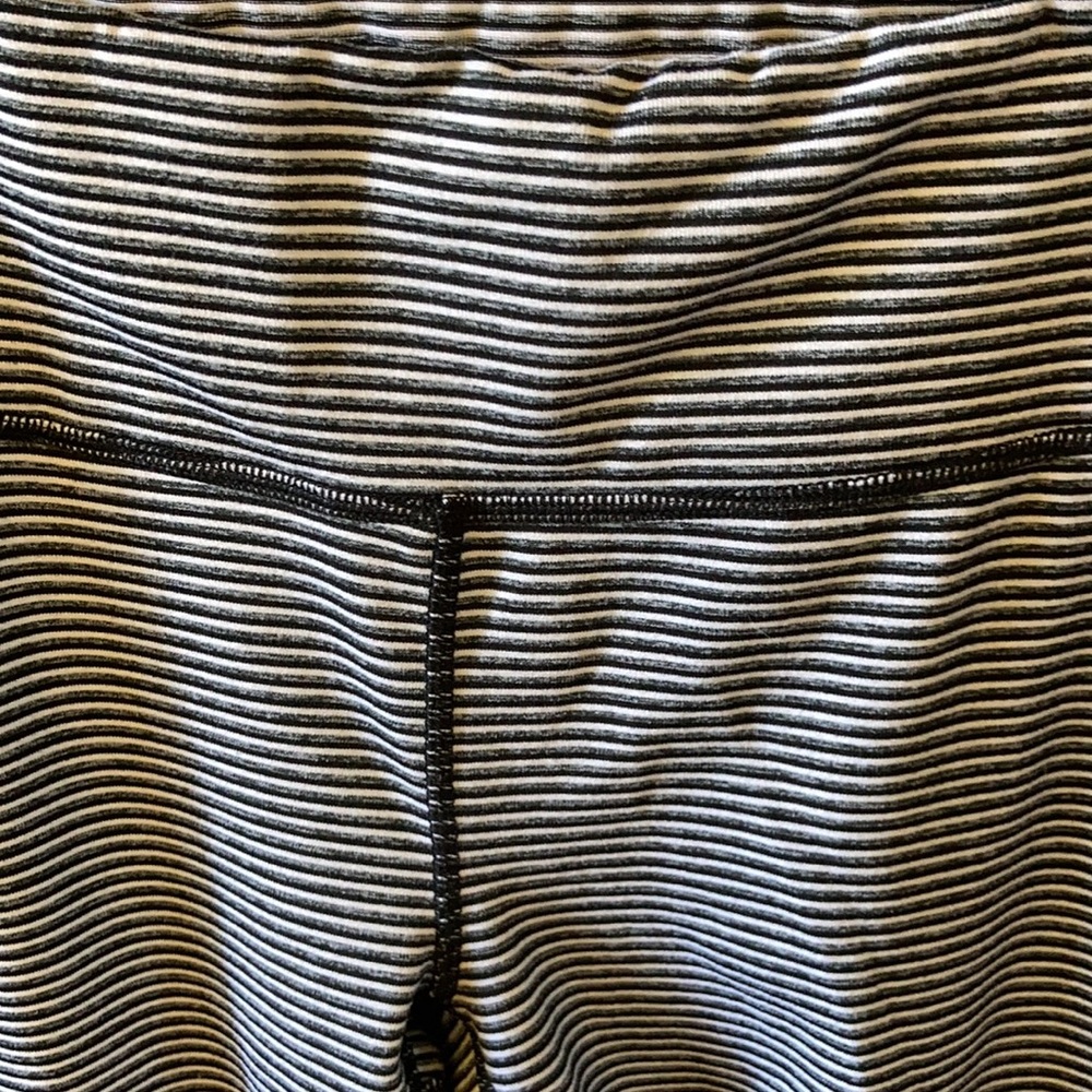 Bundle Two Pair Zella Capri Workout Leggings - Picture 6 of 8